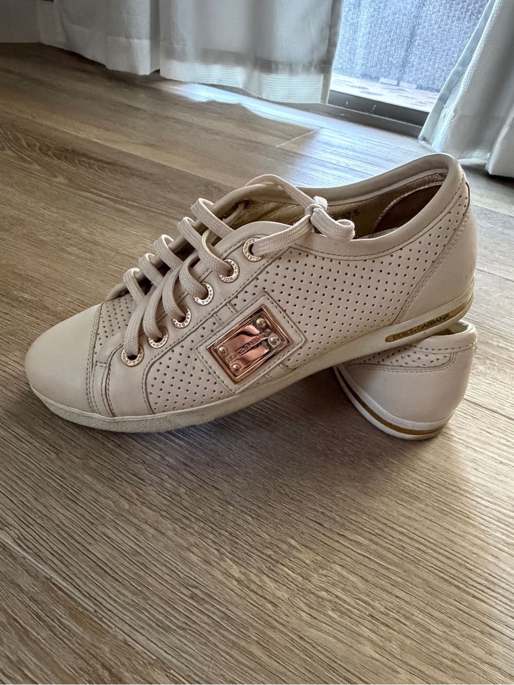 Dolce & Gabbana Sneakers with gold name plate